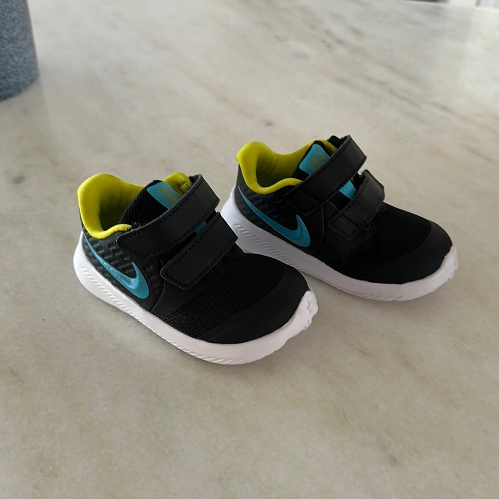 Nike Star Runner 5c toddler shoes. Excellent condition worn once.